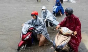 Hà Nội khuyến khích người dân làm việc online để ứng phó bão Hà Nội khuyến khích người dân làm việc online để ứng phó bão