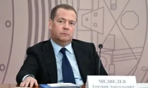Ông Medvedev: 'Nội gián Nga trong lòng châu Âu đang chờ lệnh' Ông Medvedev: 'Nội gián Nga trong lòng châu Âu đang chờ lệnh'