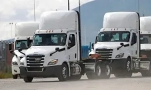 Ông Trump áp thuế nhập khẩu 25% với xe tải Ông Trump áp thuế nhập khẩu 25% với xe tải