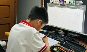 Nhiều trường ở Hà Nội học online ngày thứ ba liên tiếp Nhiều trường ở Hà Nội học online ngày thứ ba liên tiếp