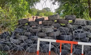Thái Lan dựng 'pháo đài container' ở vùng tranh chấp với Campuchia Thái Lan dựng 'pháo đài container' ở vùng tranh chấp với Campuchia