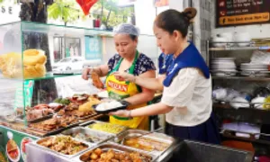 Quán đặc sản Huế gần 40 năm, bán hơn 1.000 suất mỗi ngày Quán đặc sản Huế gần 40 năm, bán hơn 1.000 suất mỗi ngày