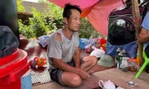 Cuộc sống trên đê của làng lụt Cuộc sống trên đê của làng lụt