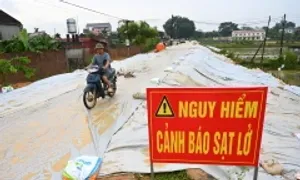 Hàng loạt tuyến đê ở Bắc Ninh bị sạt lở Hàng loạt tuyến đê ở Bắc Ninh bị sạt lở