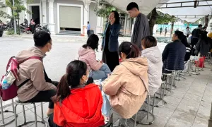 Xếp hàng xuyên đêm nộp hồ sơ mua nhà xã hội tại Hà Nội